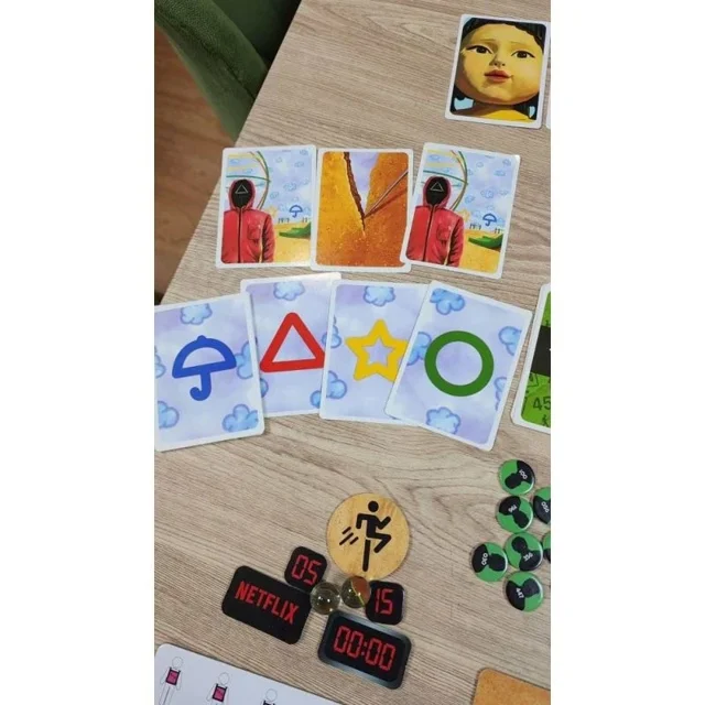 بازی فکری اسکویید گیم (Squid Game) چارپایه | رقابت بقا در خانه مناسب 3 تا 6 نفر