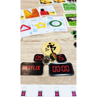 بازی فکری اسکویید گیم (Squid Game) چارپایه | رقابت بقا در خانه مناسب 3 تا 6 نفر
